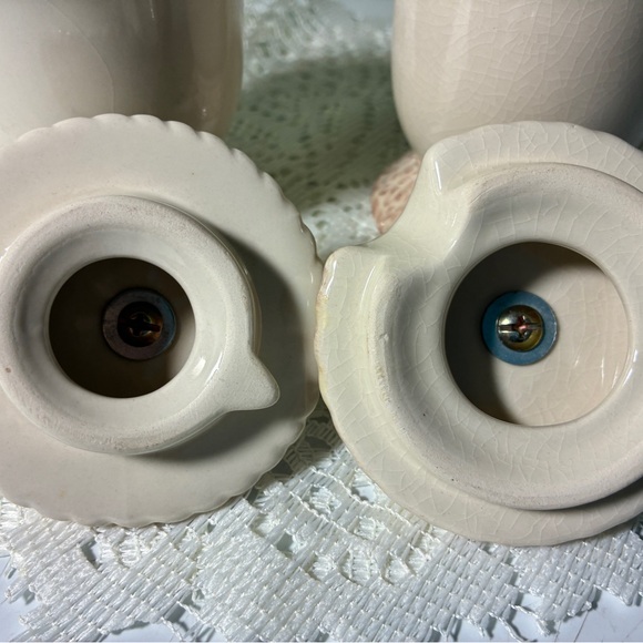 Vintagecream-colored ceramic sugar bowl and creamer set features decorative lids - Picture 7 of 8